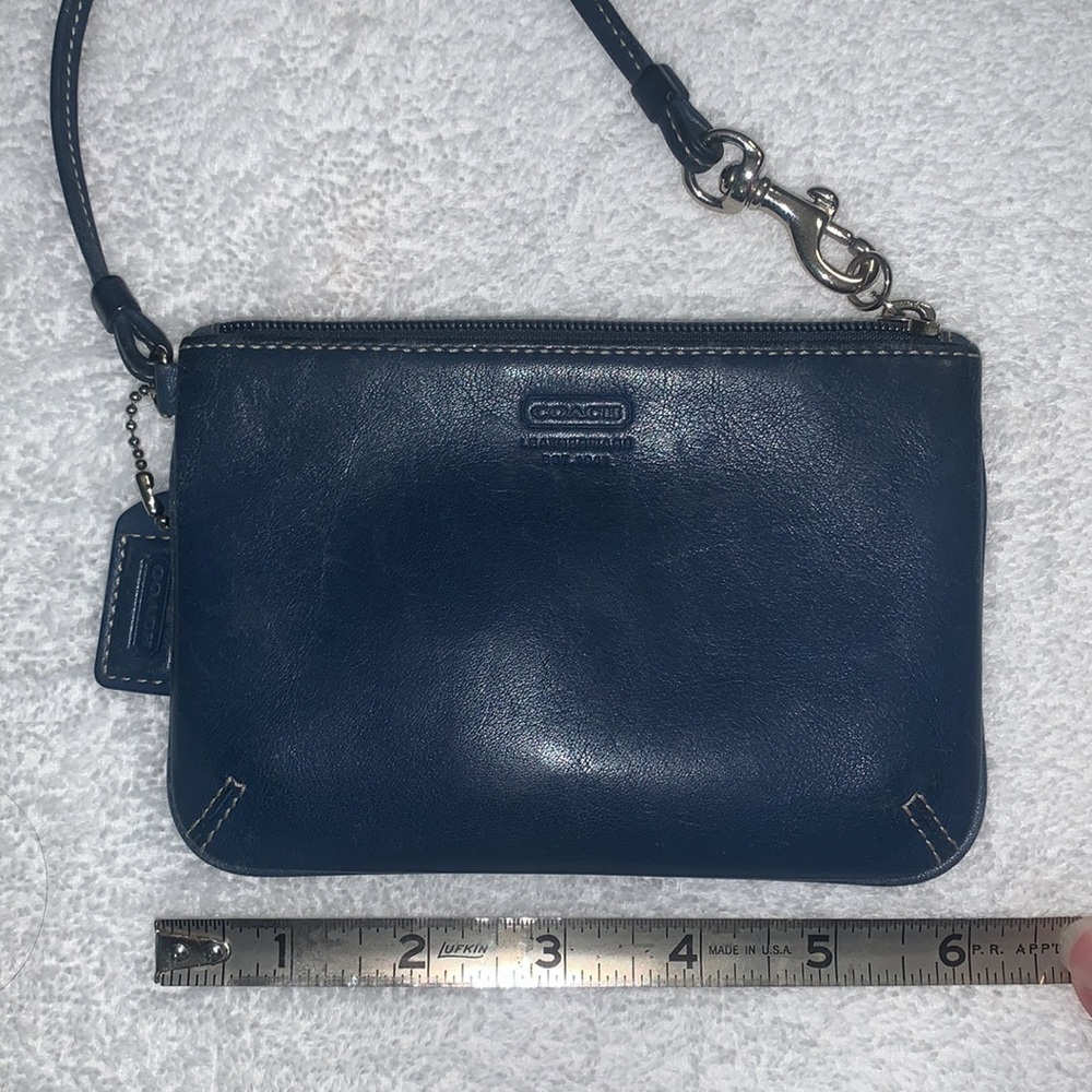 Vintage Coach Wristlet Blue. Some wear as seen in pics - Picture 7 of 7